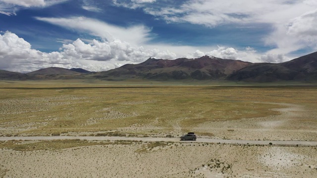 西藏阿里荒野无人区自驾旅行壮美的自然风光视频素材