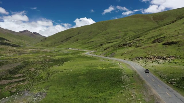 西藏山南市野外无人区旷野自驾游旅行公路景视频素材