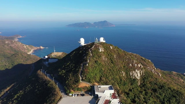 广东省深圳市大鹏新区南澳西涌海滨浴场与深圳天文台航拍视频素材