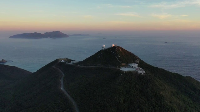 广东省深圳市大鹏新区南澳西涌海滨浴场与深圳天文台航拍视频素材