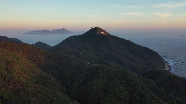 广东省深圳市大鹏新区南澳西涌海滨浴场与深圳天文台航拍视频素材