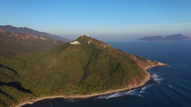 广东省深圳市大鹏新区南澳西涌海滨浴场与深圳天文台航拍视频素材