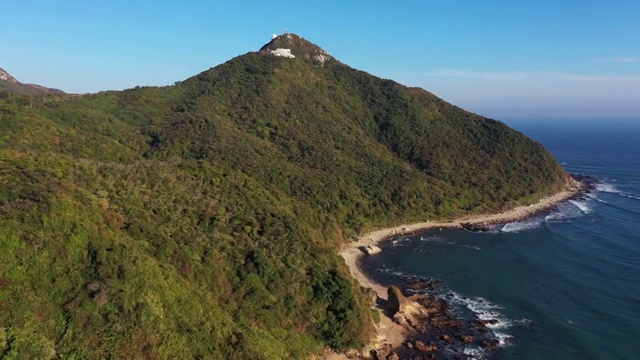 广东省深圳市大鹏新区南澳西涌海滨浴场与深圳天文台航拍视频素材