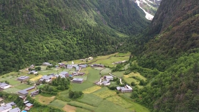 云南迪庆州梅里雪山雨崩村自然风光视频素材