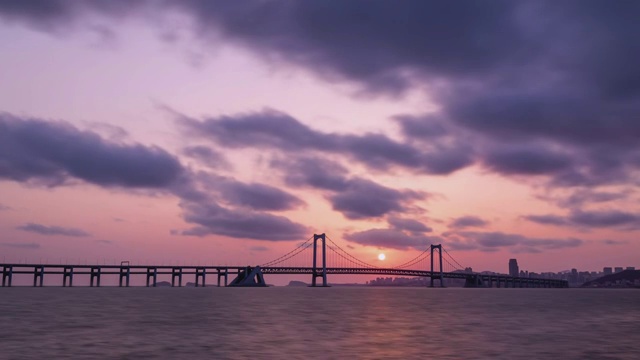 星海湾大桥日落流云视频素材