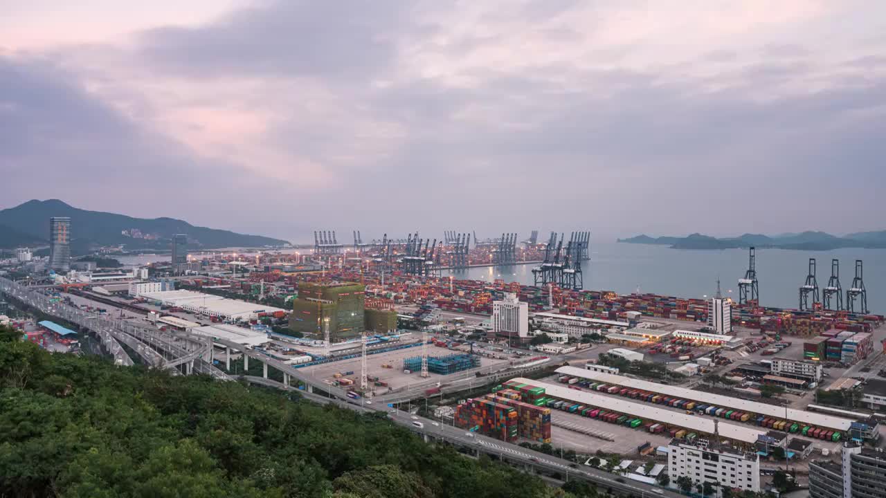 广东深圳盐田港黄昏转夜景视频素材