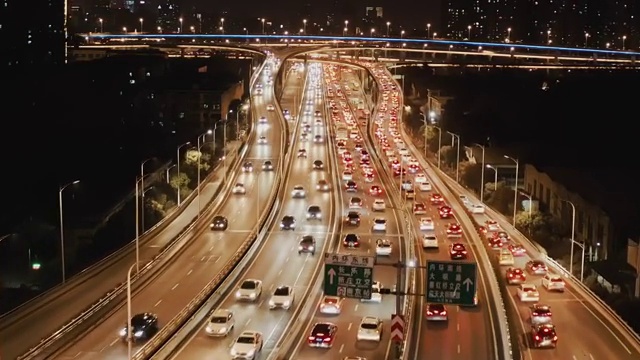 夜晚拥堵的城市道路视频素材