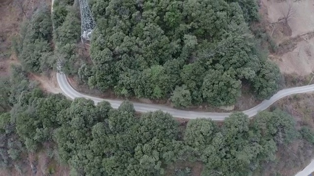 蜿蜒曲折的盘山公路视频素材