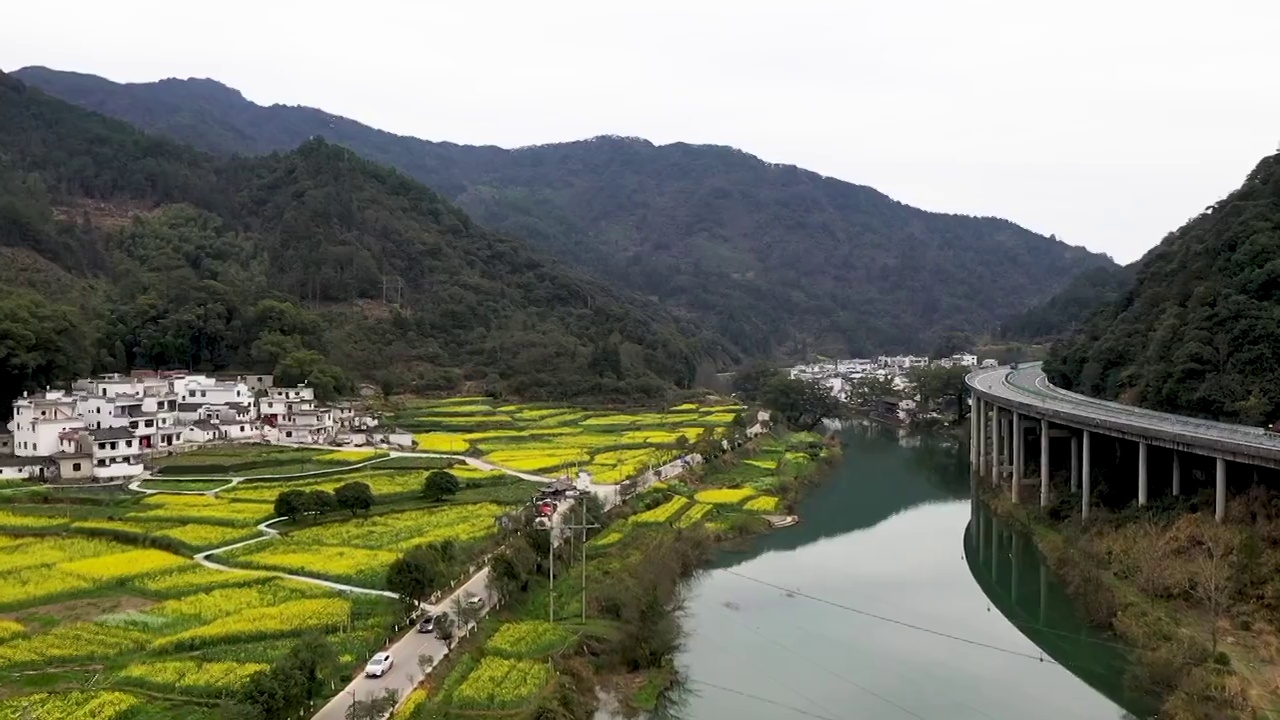 婺源景婺黄高速晓起大桥段春季美景航拍视频素材