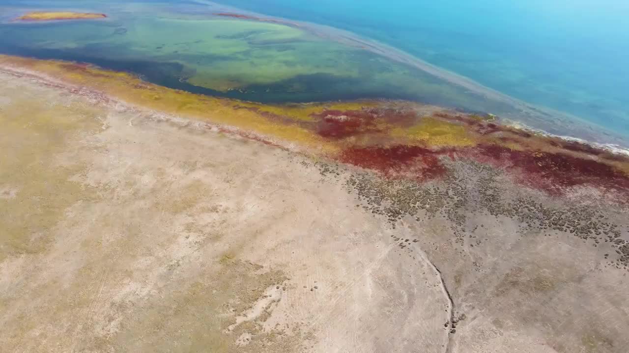 青海省果洛州玛多县冬给措纳湖航拍视频素材