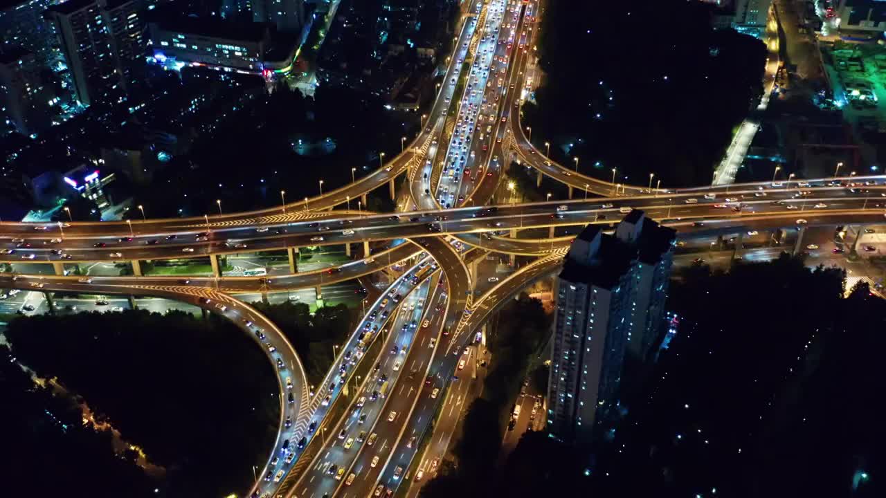 航拍视角上海大柏树高架桥夜景4K高清视频视频素材