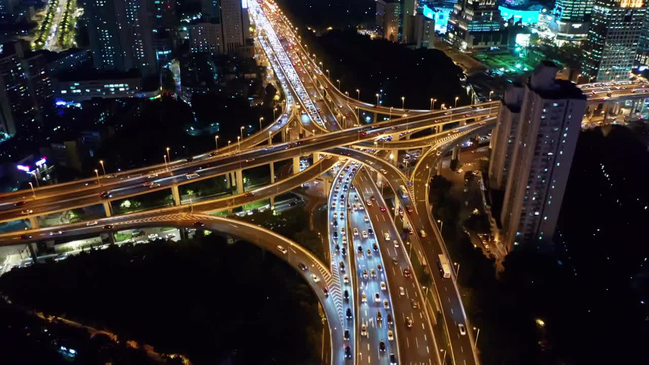 航拍视角上海大柏树高架桥夜景4K高清视频视频素材