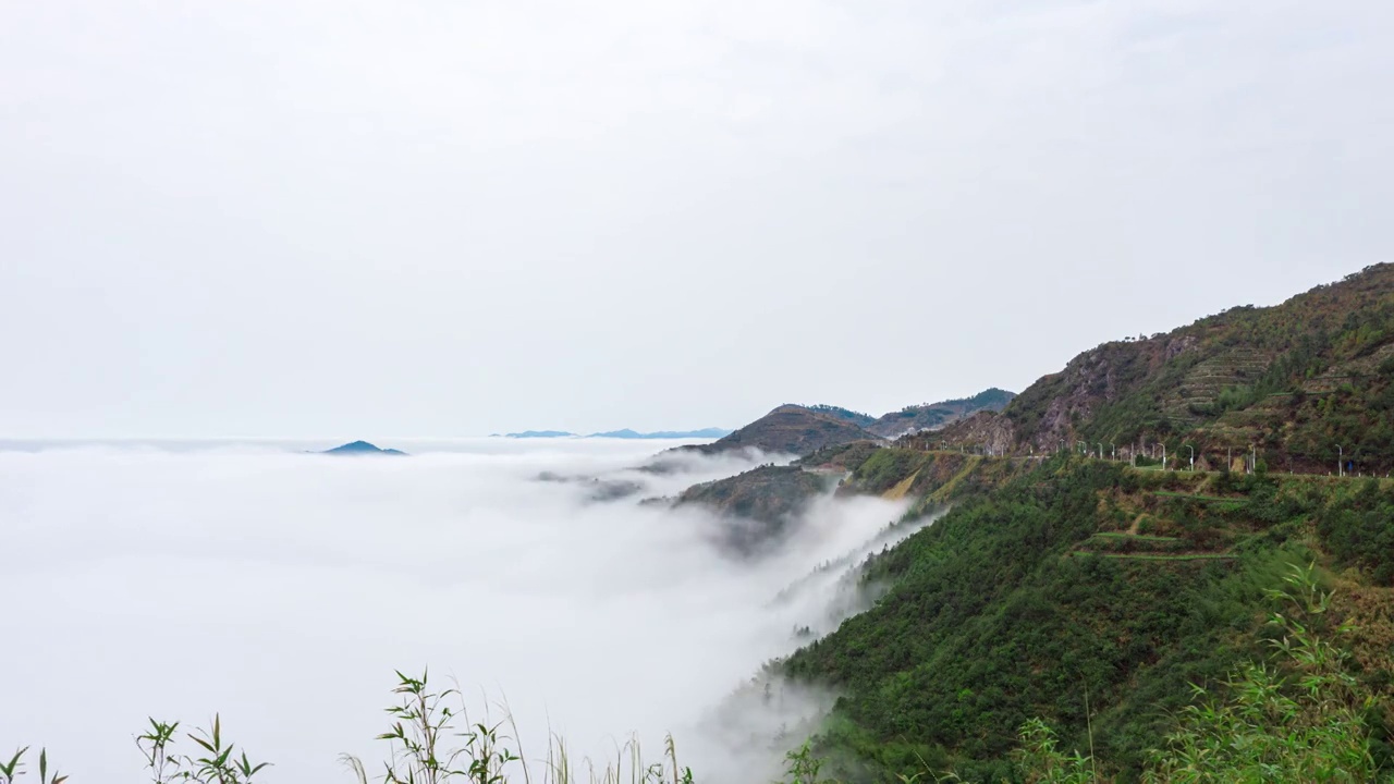 大山里的云雾延时视频素材