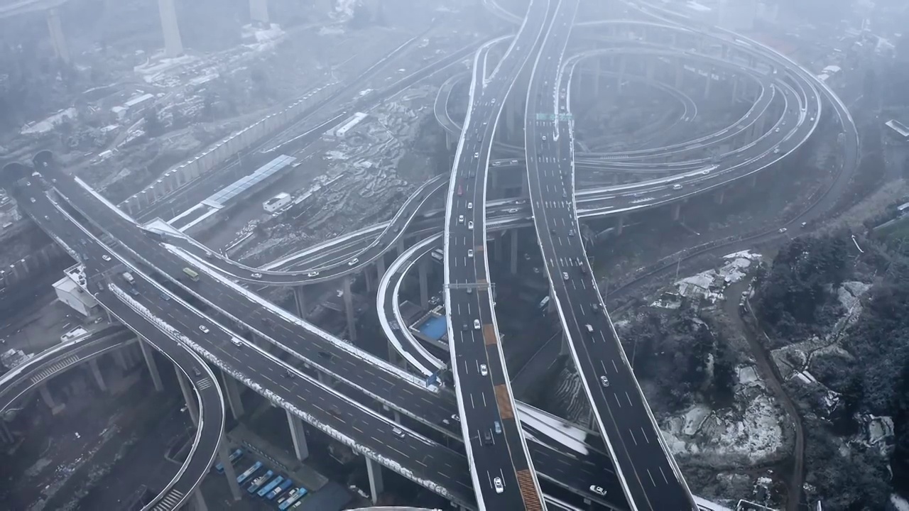 大雪中的贵阳黔春立交航拍视频素材