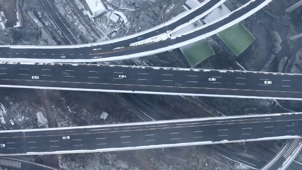 大雪中的贵阳黔春立交航拍视频素材