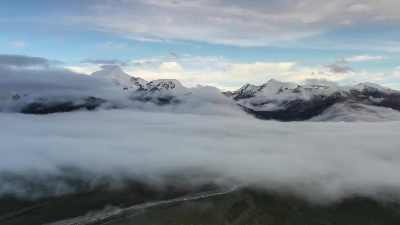 西藏那曲念青唐古拉山风光视频素材