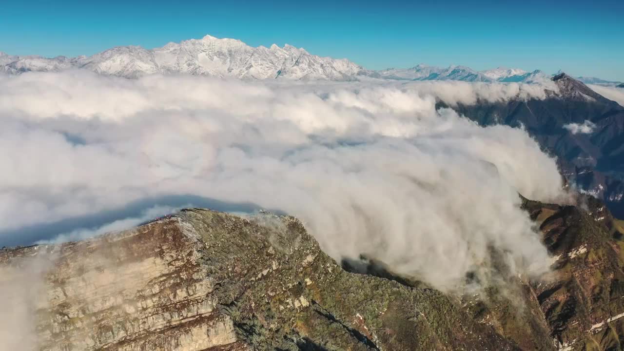 四川甘孜华尖山上遥望贡嘎神山风光视频素材