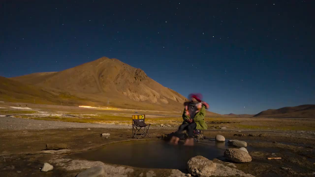 延时摄影西藏风光达格架温泉星空下泡温泉视频素材