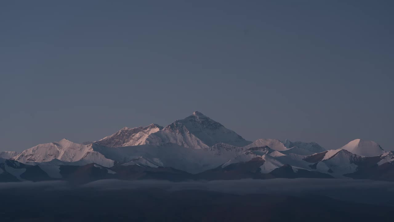 延时摄影西藏风光珠穆朗玛峰日照金山视频素材