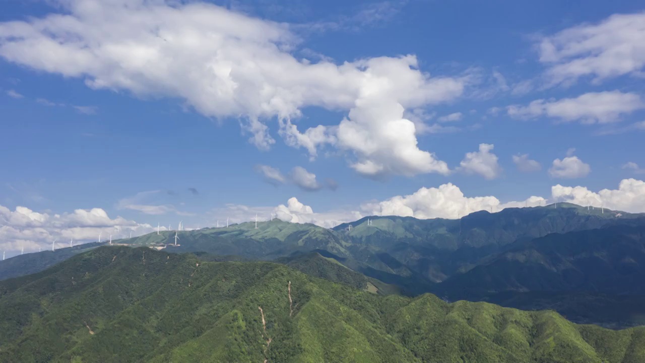 蓝天白云下桂林的大山视频素材