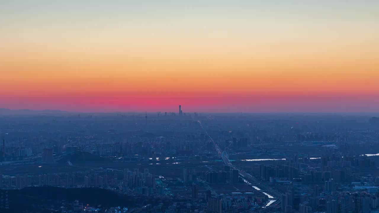 春分日出时分的北京城市天际线视频素材