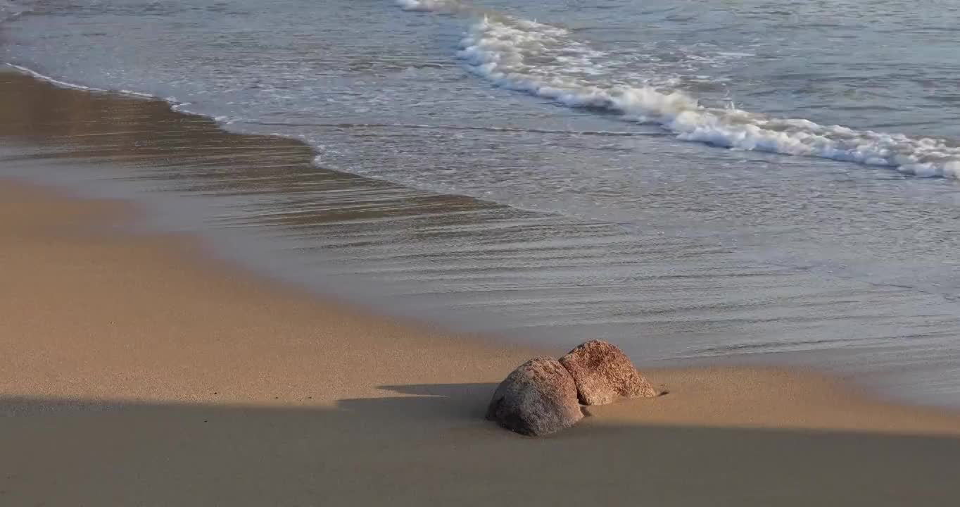 海边沙滩海浪空镜视频素材