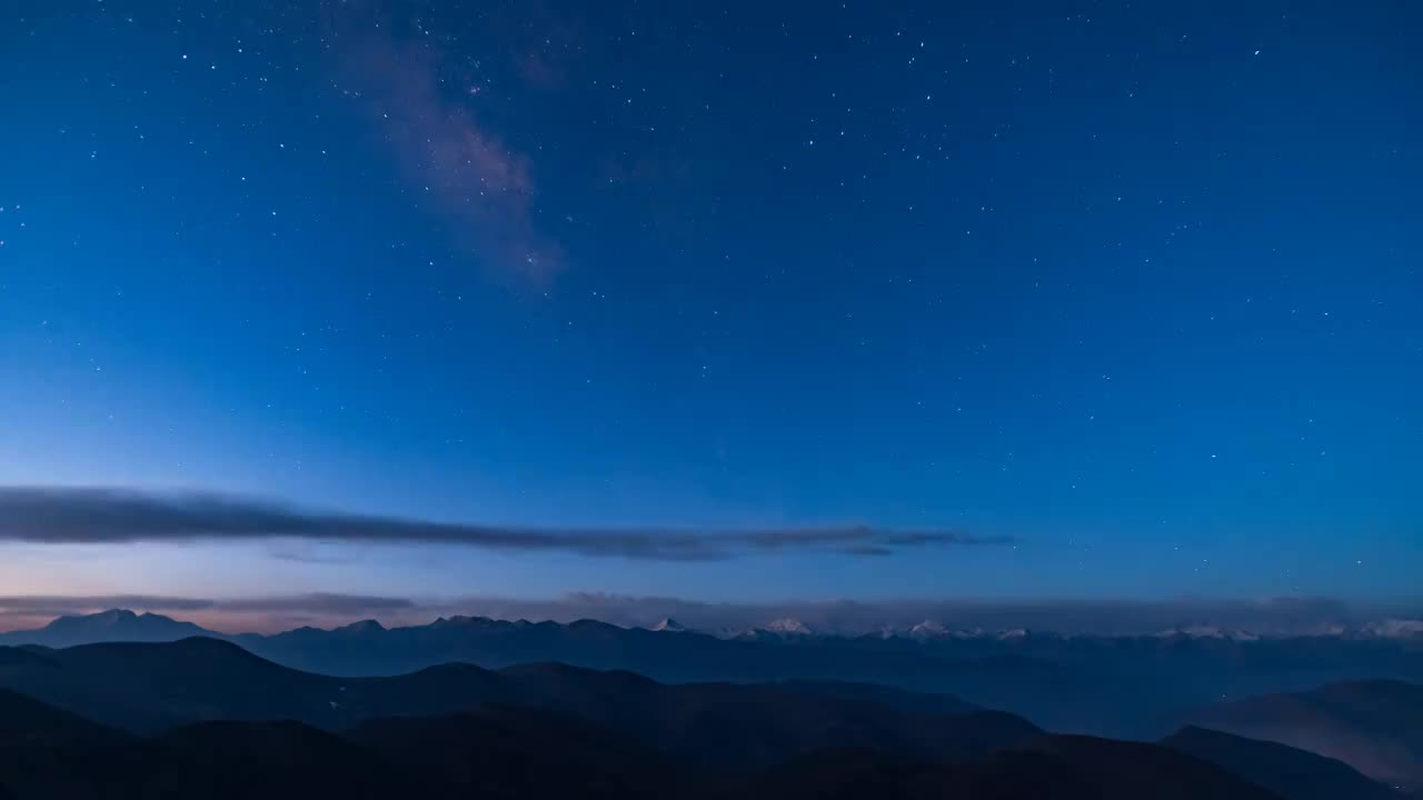 西藏日喀则：珠穆朗玛峰星空与日出时延时摄影视频视频素材