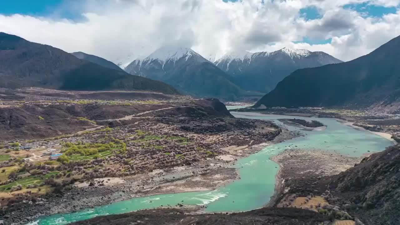 航拍峡谷雪山风景视频素材