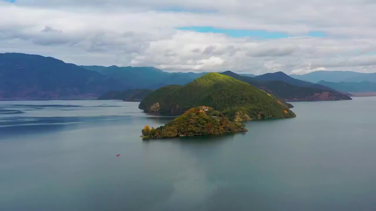 航拍云南丽江泸沽湖大洛水村秋色自然风光视频素材