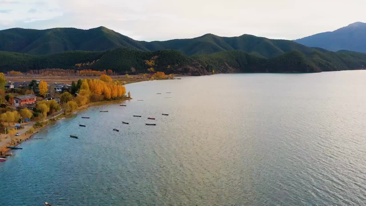 航拍云南丽江泸沽湖旅行自然风光视频素材