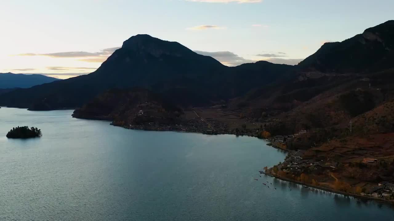 航拍云南丽江泸沽湖旅行自然风光视频素材