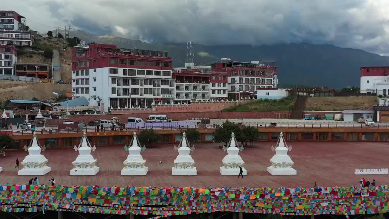 云南省香格里拉飞来寺梅里雪山航拍风光视频素材