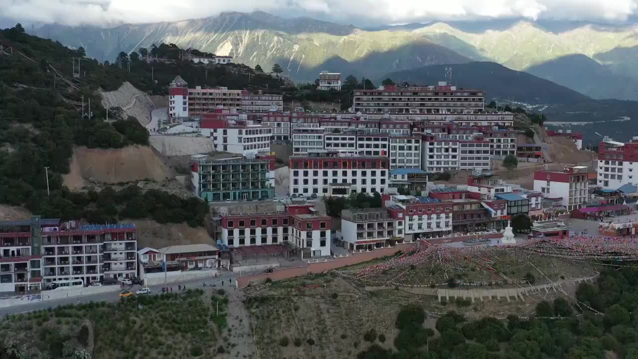 云南省香格里拉飞来寺梅里雪山航拍风光视频素材