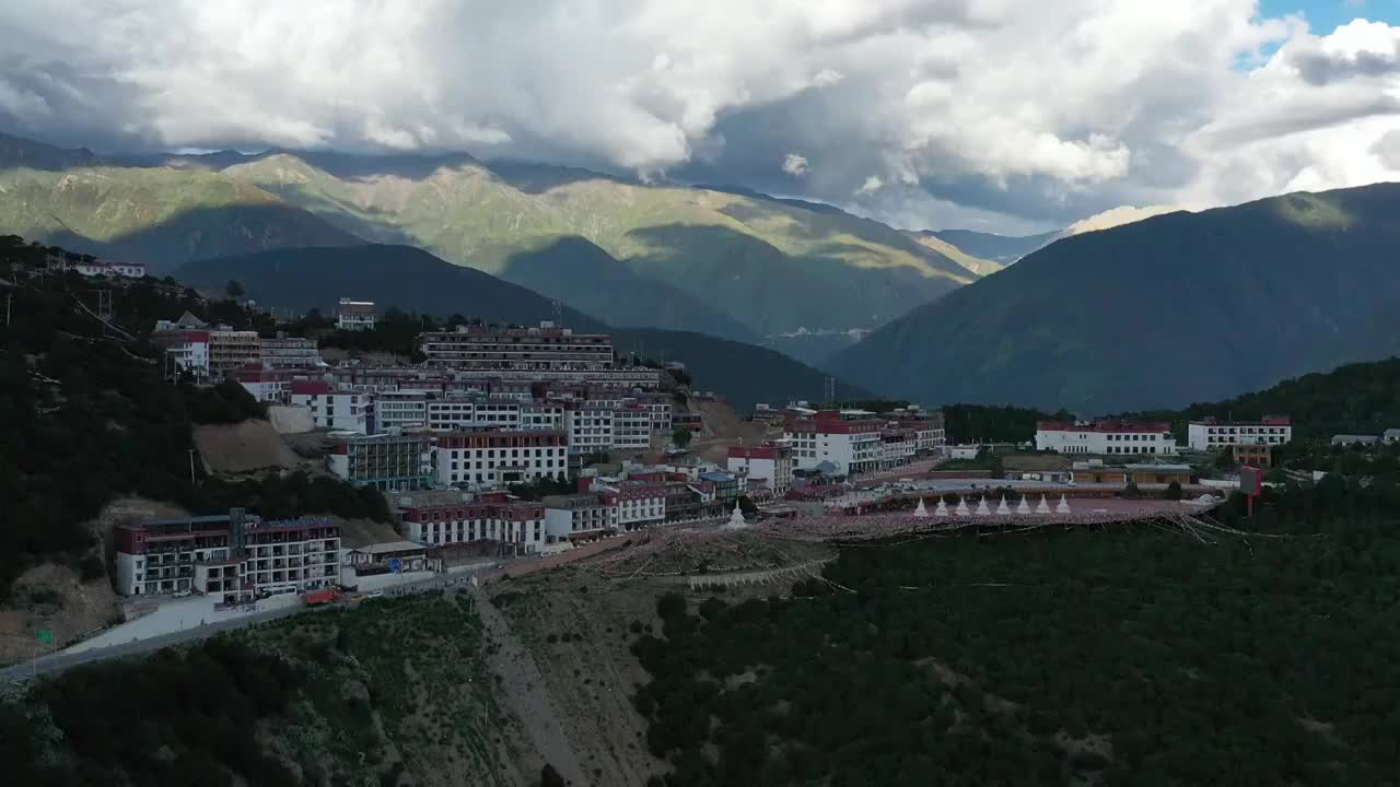 云南省香格里拉飞来寺梅里雪山航拍风光视频素材