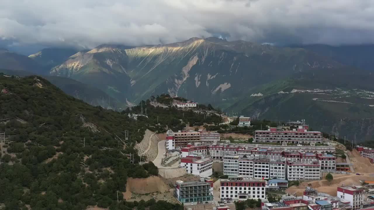 云南省香格里拉飞来寺梅里雪山航拍风光视频素材