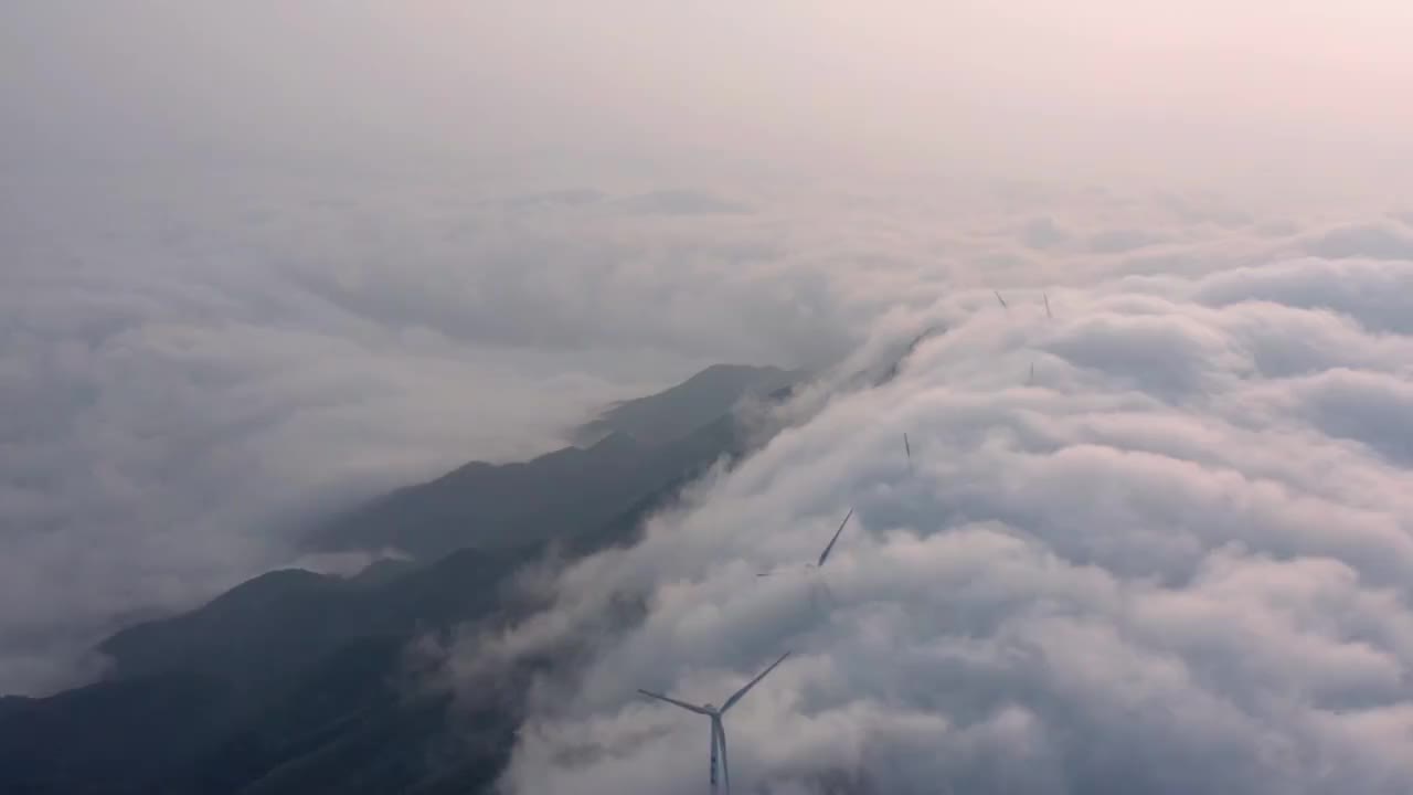 高空航拍河源缺牙山日出云瀑视频素材