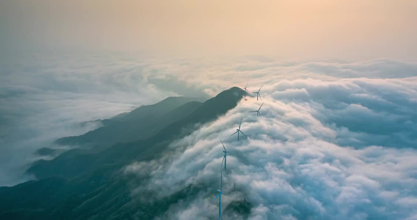 高空视角下的河源缺牙山日出云海视频素材