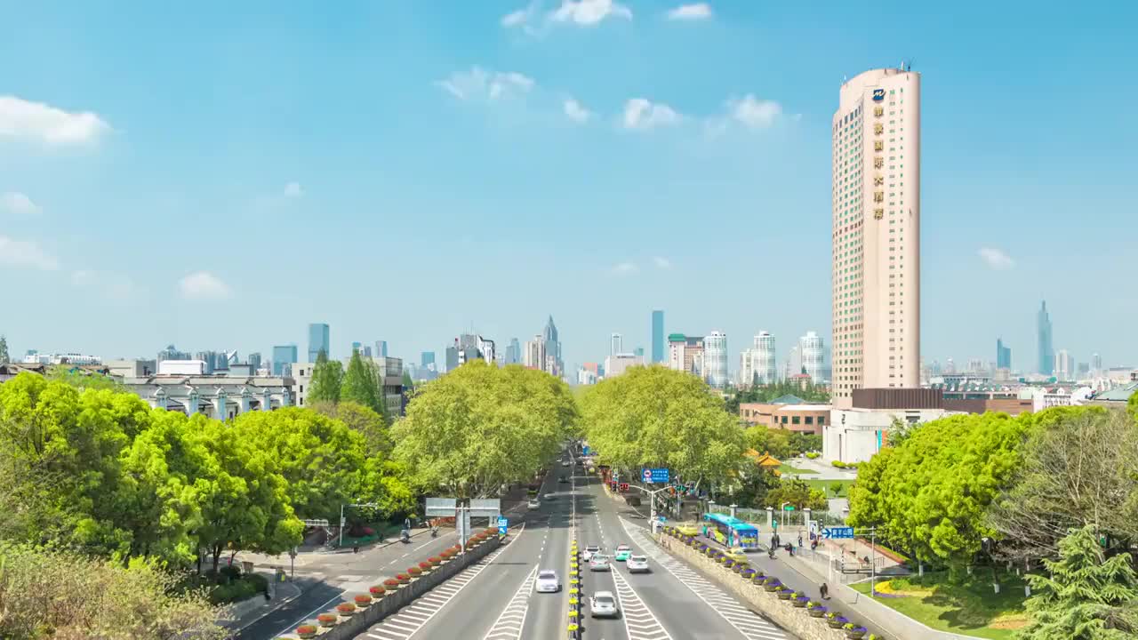 中国南京新街口紫峰大厦中山门蓝天白云城市天际线视频素材