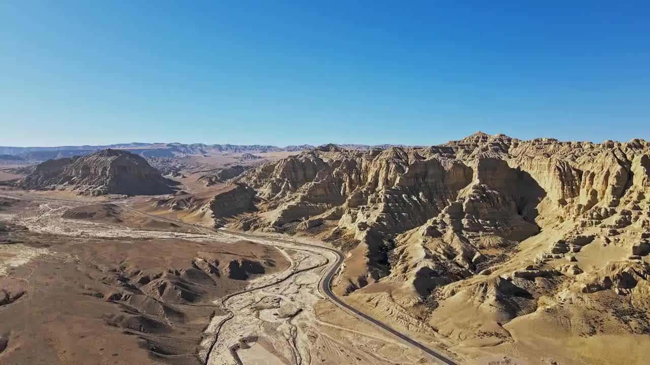 西藏风光阿里扎达土林视频素材