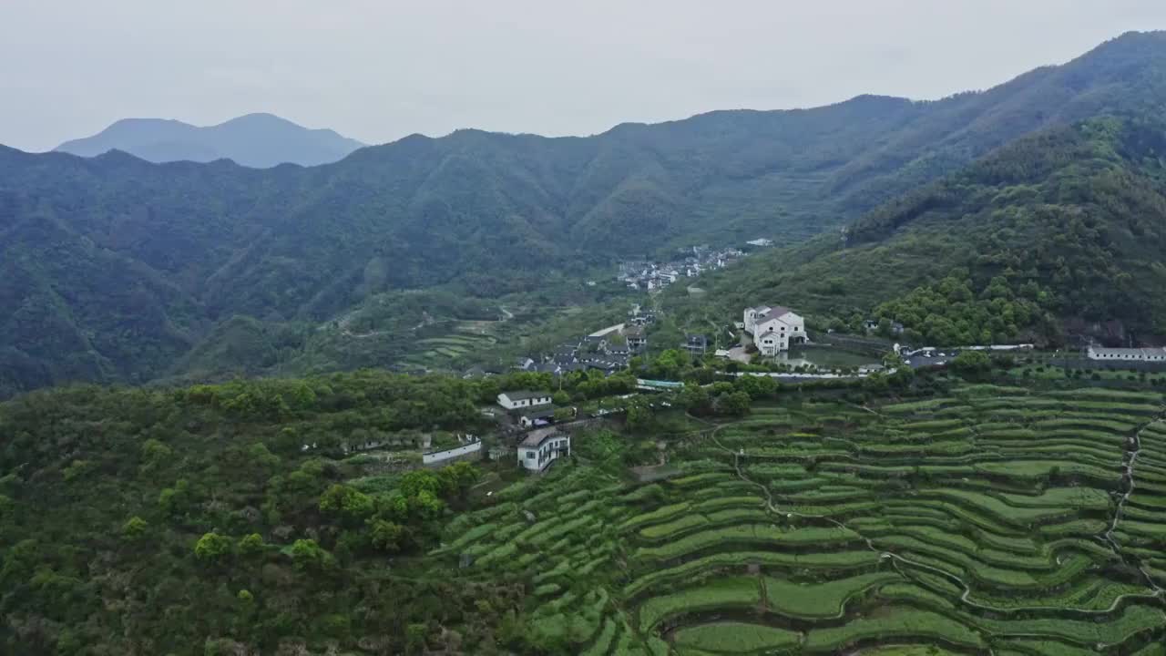 上虞覆卮山中的村庄视频素材