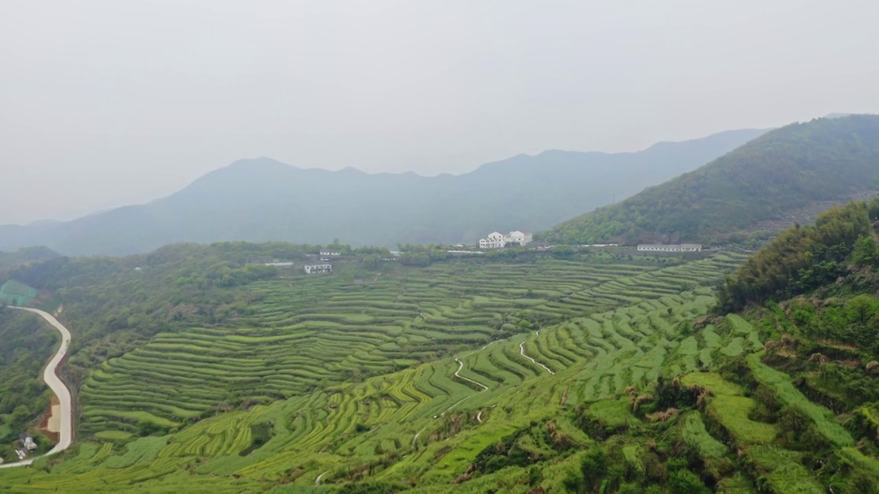 清晨薄雾中的覆卮山视频素材