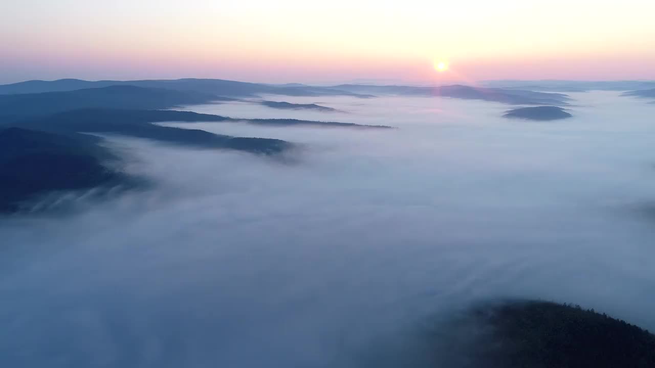 航拍大兴安岭山岭林海云雾日出视频素材