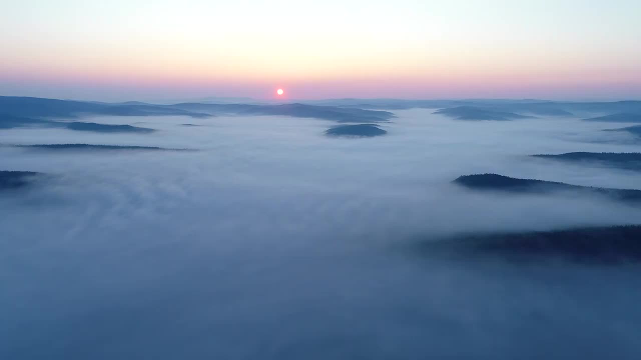 航拍大兴安岭山岭林海云雾日出视频素材