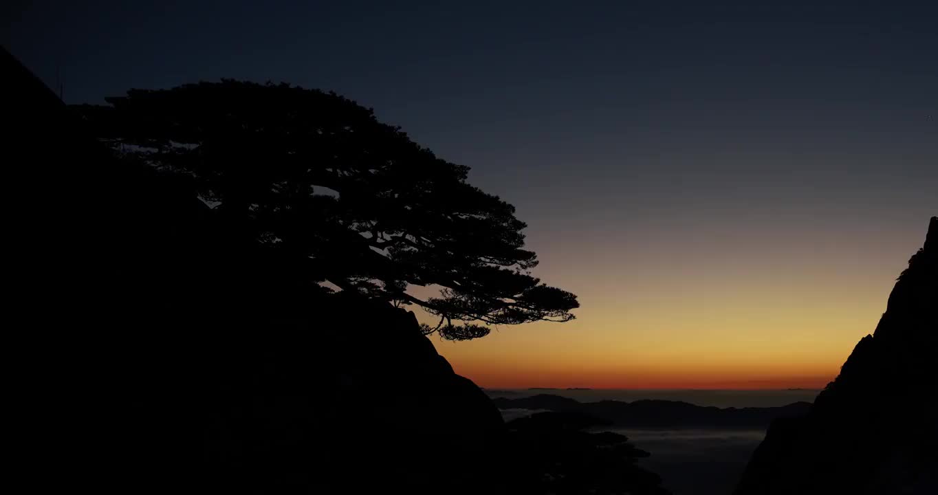 黄山迎客松前云海日出3视频素材