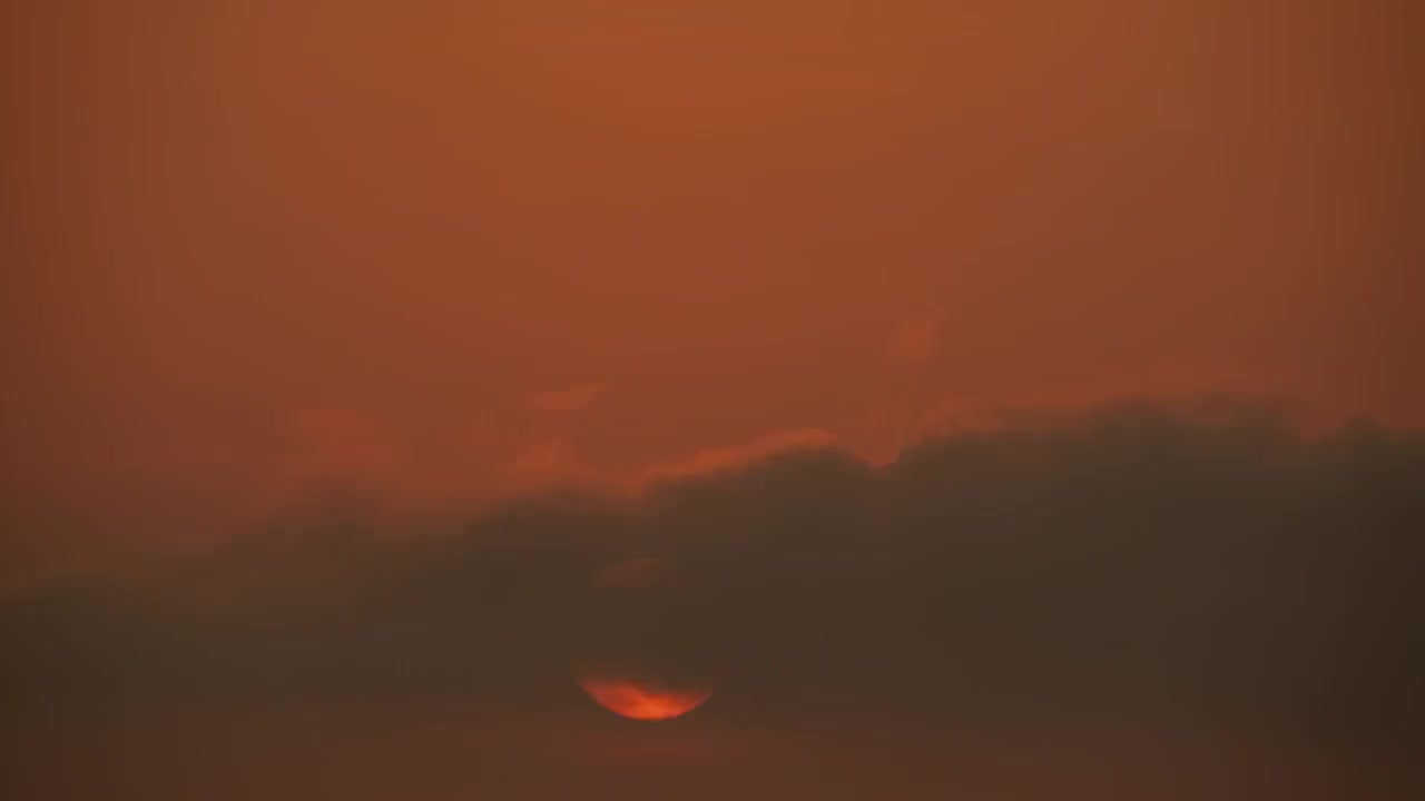 日出，太阳从云海上升视频素材