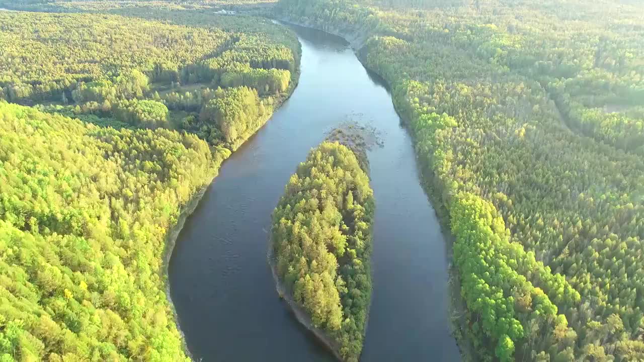 航拍大兴安岭秋季激流河风光视频素材