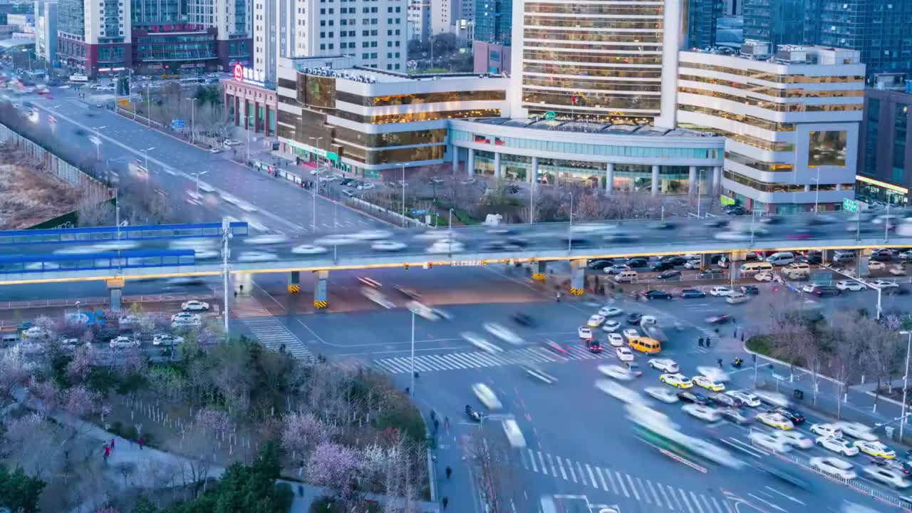 沈阳青年大街东西快速干道路口车流日转夜延时视频下载