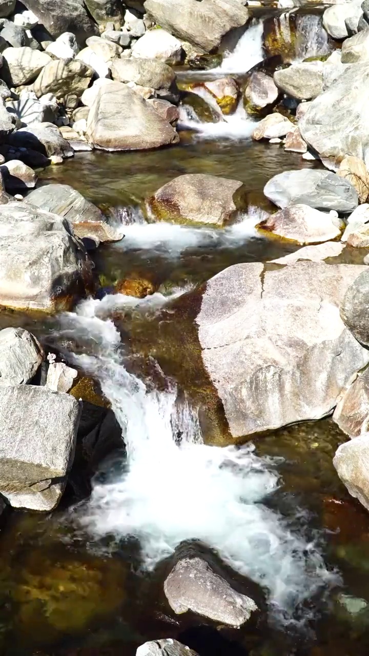 山间流水竖屏视频素材