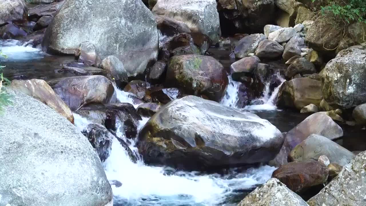 山间流水视频素材