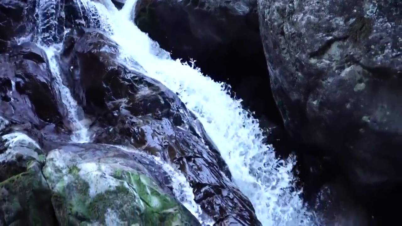 岩石流水视频素材